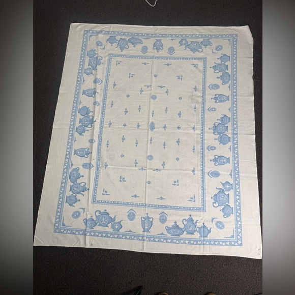 Vintage Tablecloth 58" X 50" in Blue and White Cotton Tea Pot Tablecloth SM FLWS - Picture 2 of 10